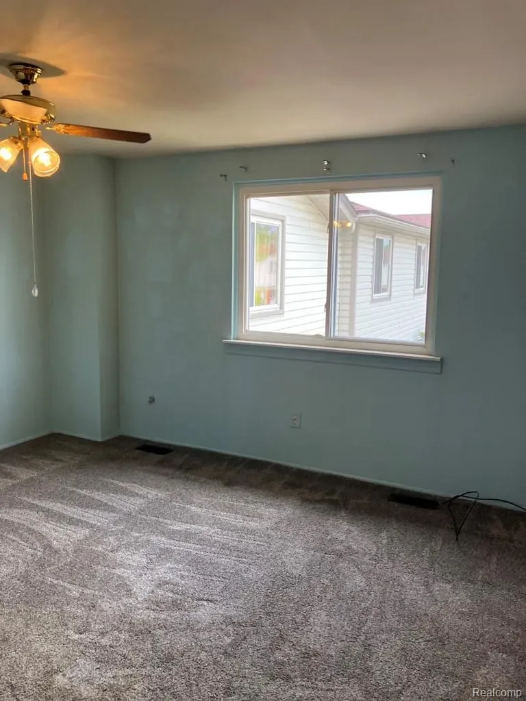 20817 Washington Roseville City MI 48066