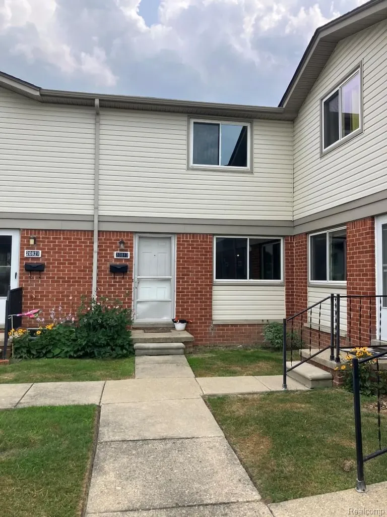 20817 Washington Roseville City MI 48066