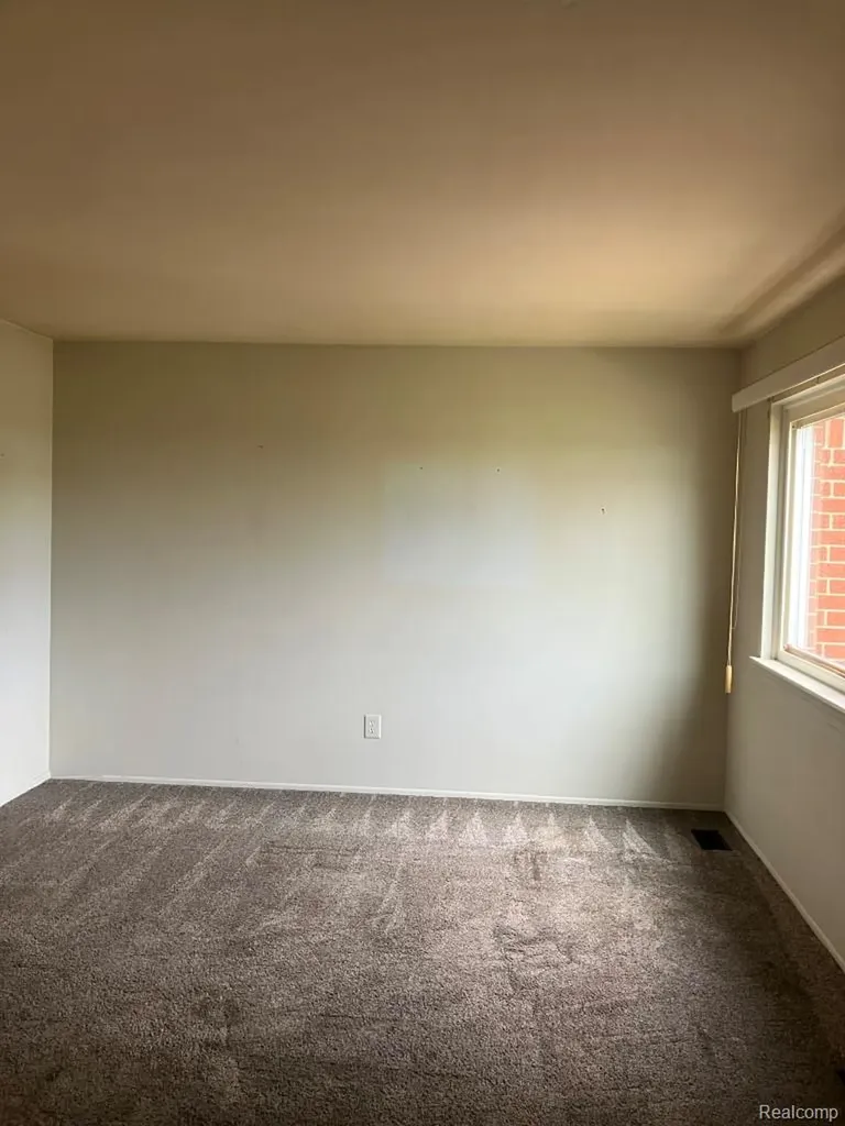 20817 Washington Roseville City MI 48066