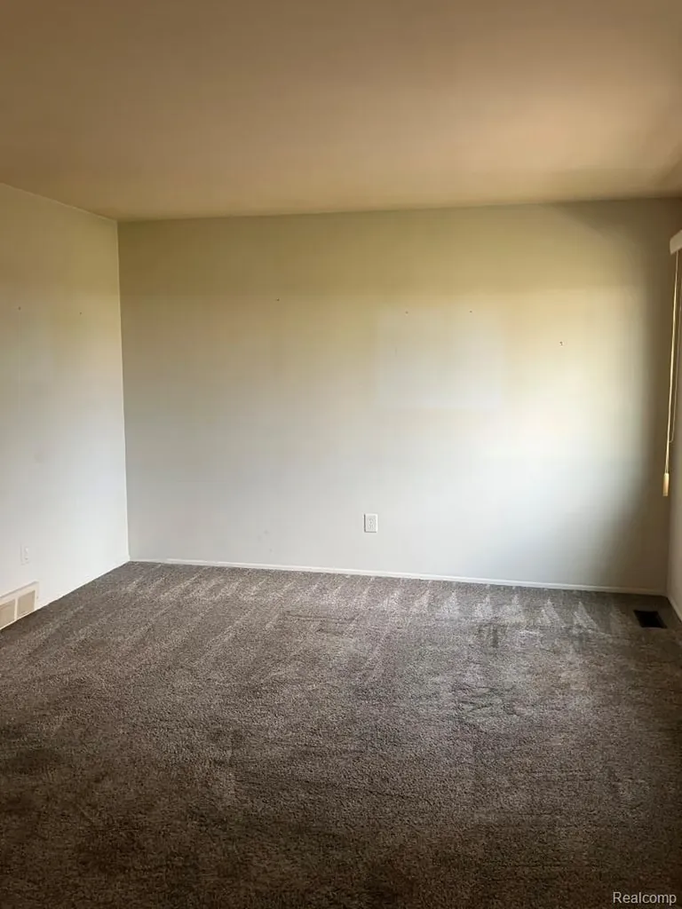 20817 Washington Roseville City MI 48066