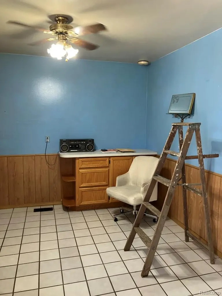 20817 Washington Roseville City MI 48066