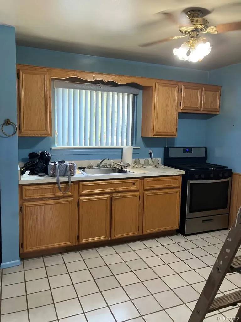 20817 Washington Roseville City MI 48066