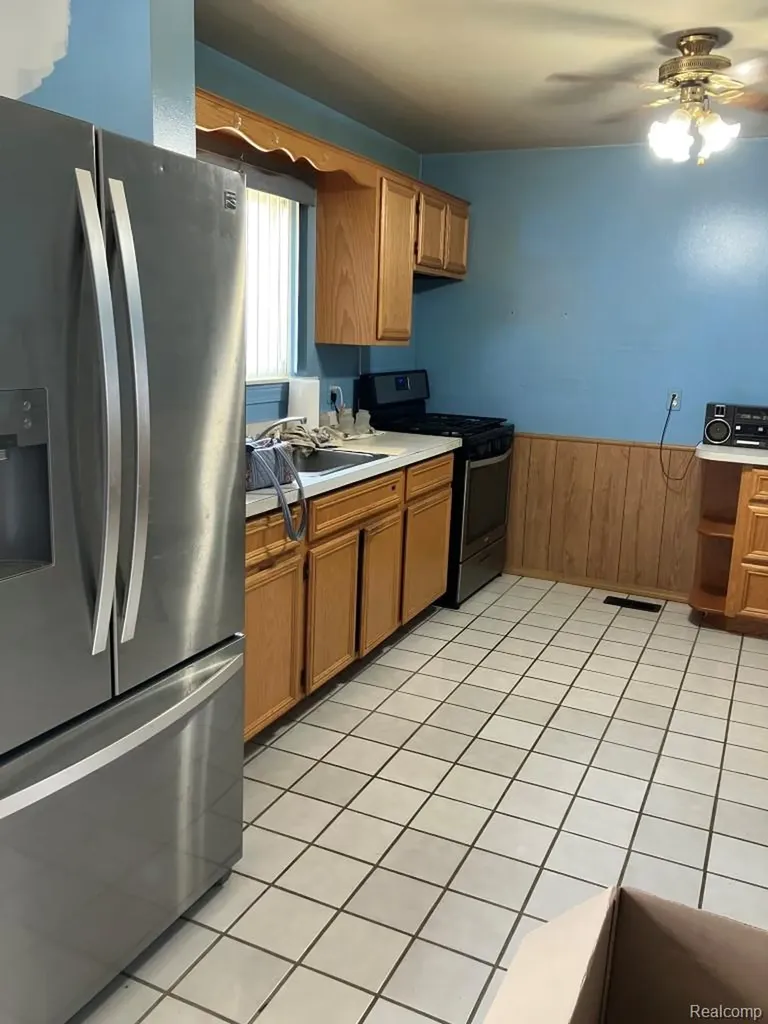 20817 Washington Roseville City MI 48066