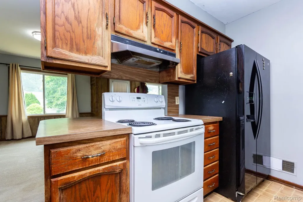 1047 Coolidge Road Lansing City MI 48912