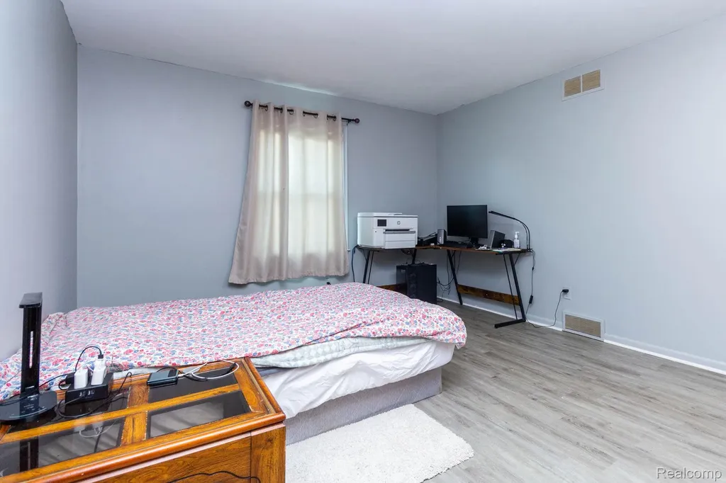 1047 Coolidge Road Lansing City MI 48912