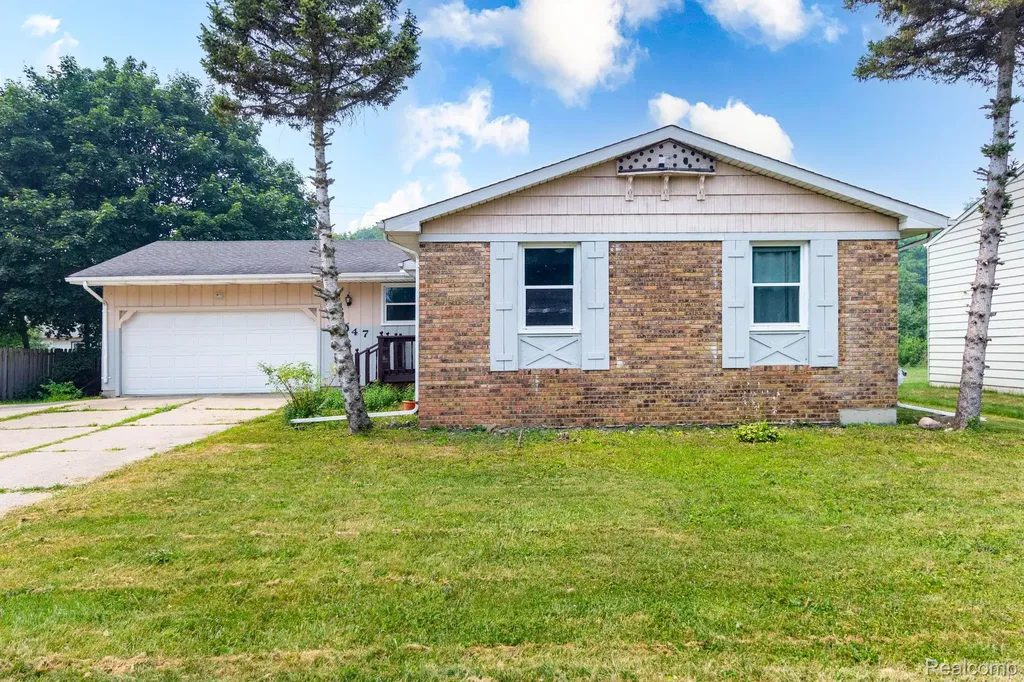 1047 Coolidge Road Lansing City MI 48912