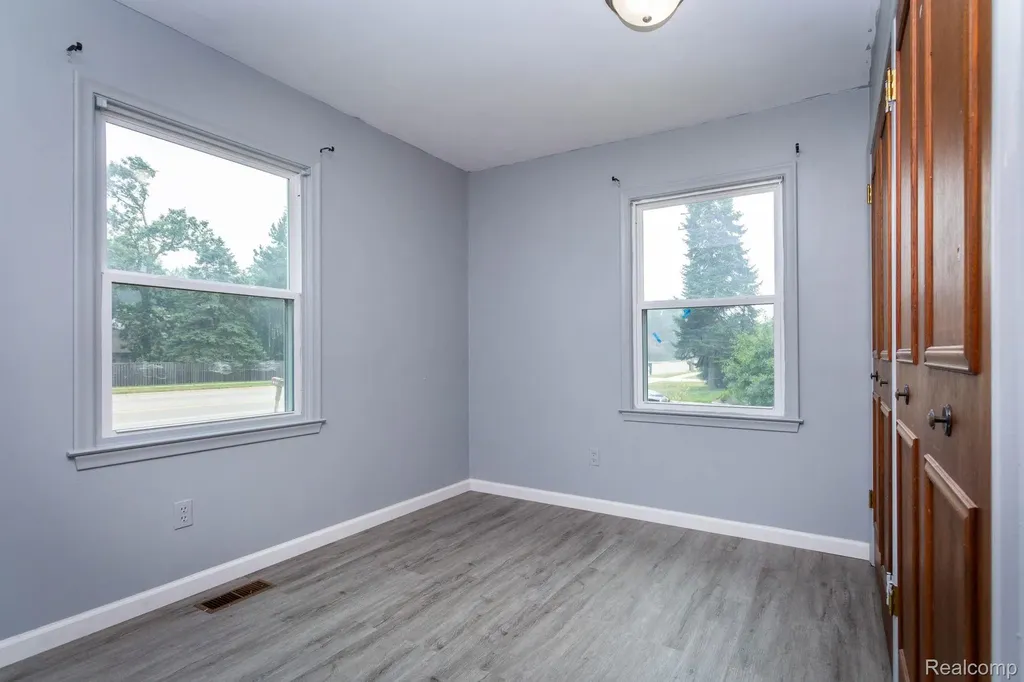1047 Coolidge Road Lansing City MI 48912