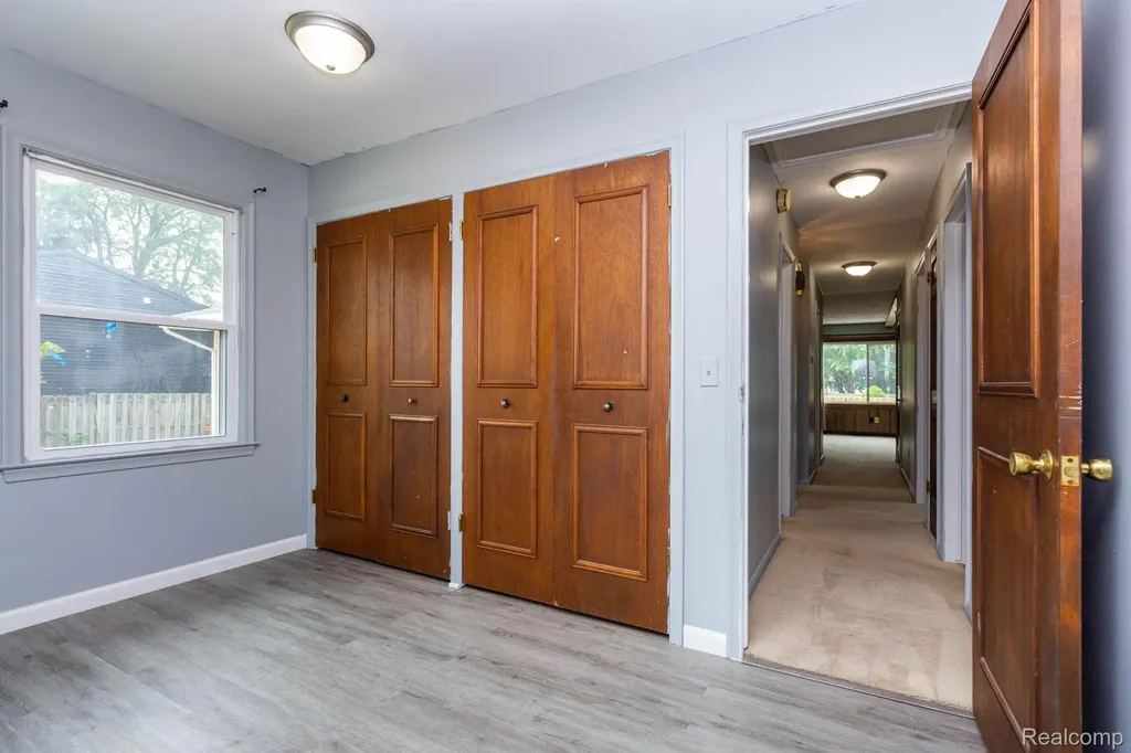1047 Coolidge Road Lansing City MI 48912