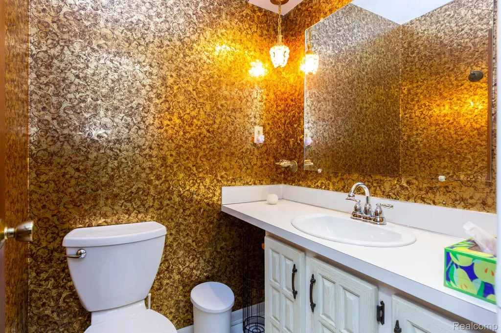 1047 Coolidge Road Lansing City MI 48912