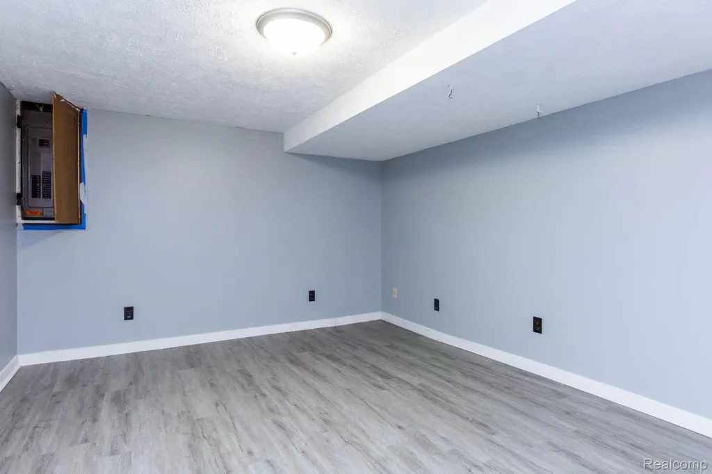 1047 Coolidge Road Lansing City MI 48912