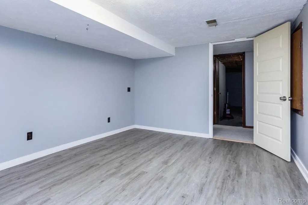 1047 Coolidge Road Lansing City MI 48912