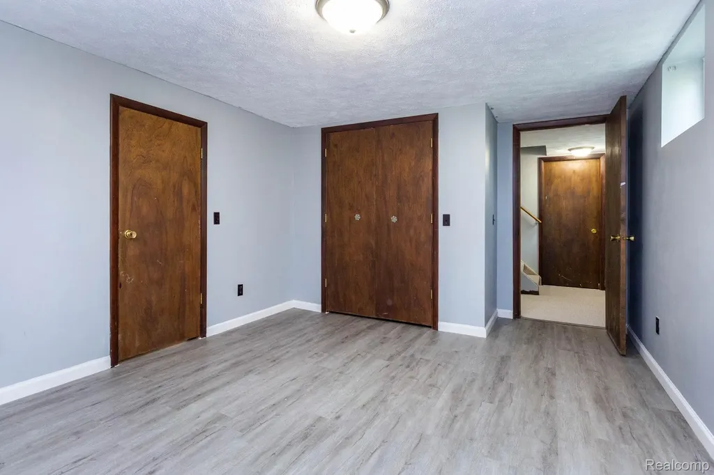 1047 Coolidge Road Lansing City MI 48912