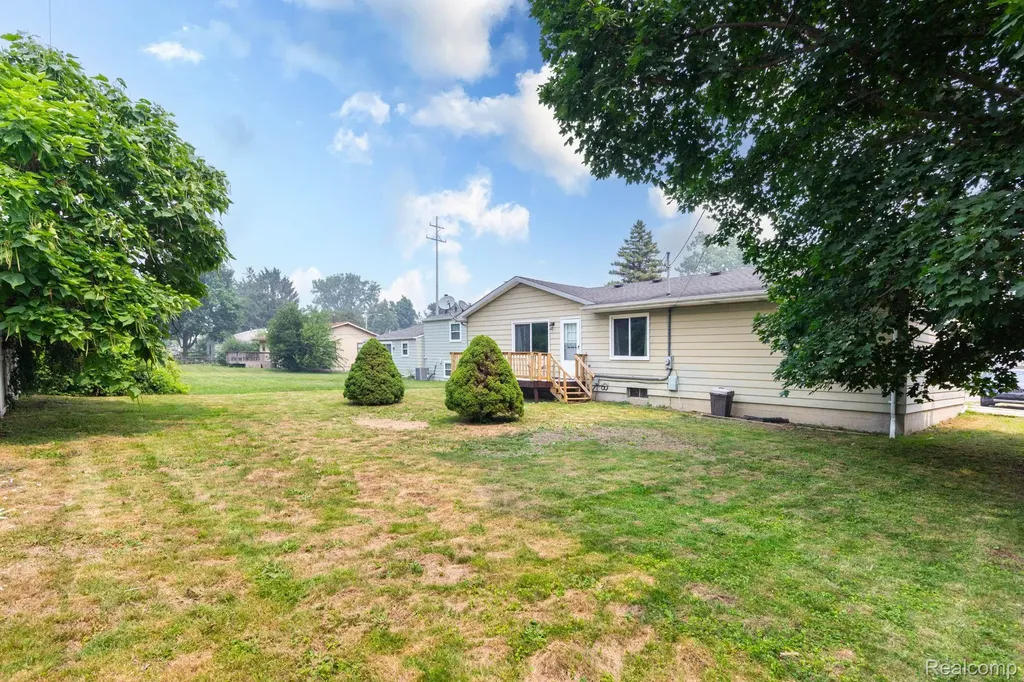 1047 Coolidge Road Lansing City MI 48912