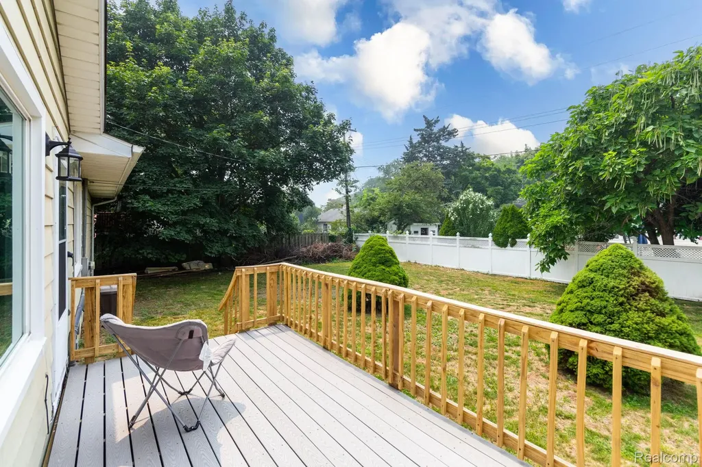 1047 Coolidge Road Lansing City MI 48912