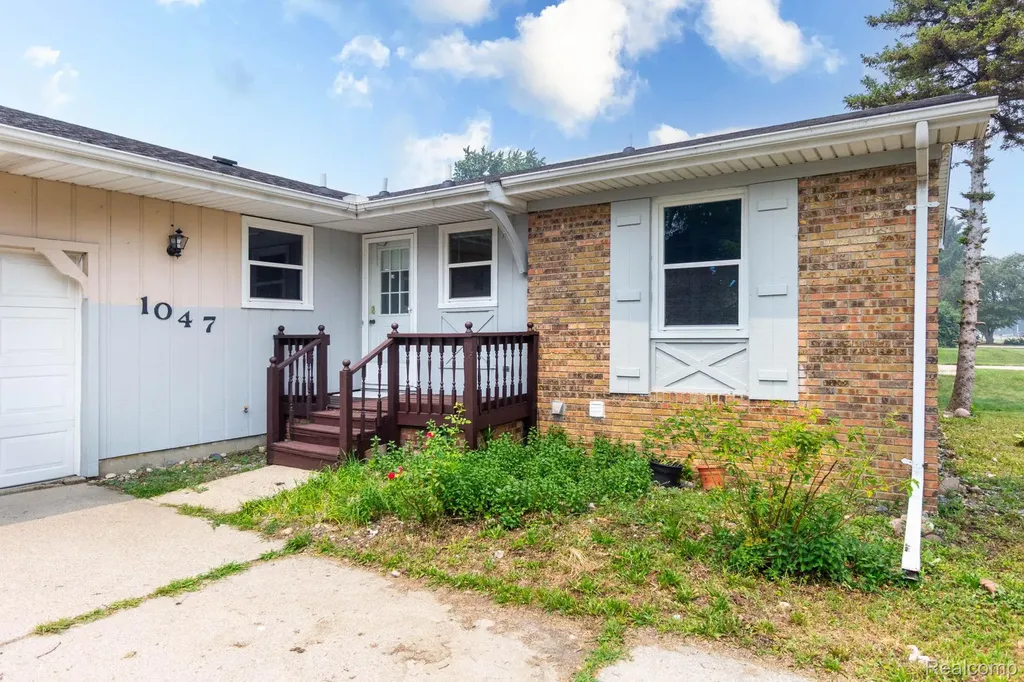 1047 Coolidge Road Lansing City MI 48912