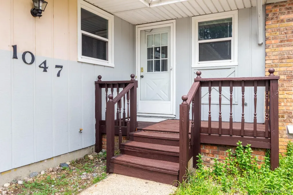 1047 Coolidge Road Lansing City MI 48912