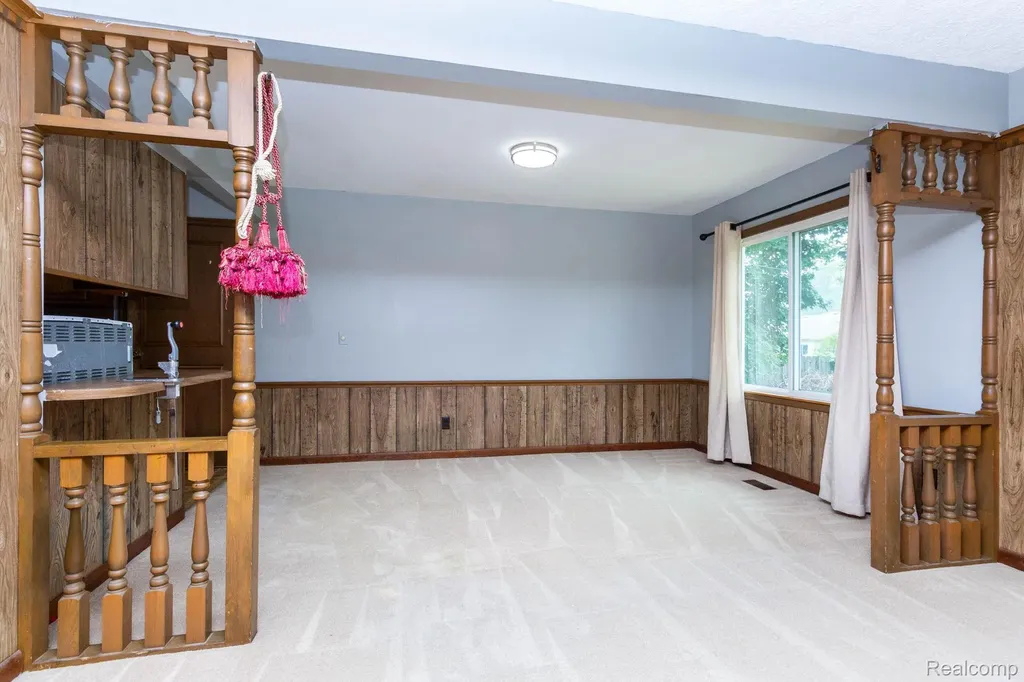 1047 Coolidge Road Lansing City MI 48912