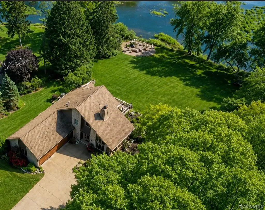 2495 N Custer Road N Frenchtown Township MI 48162