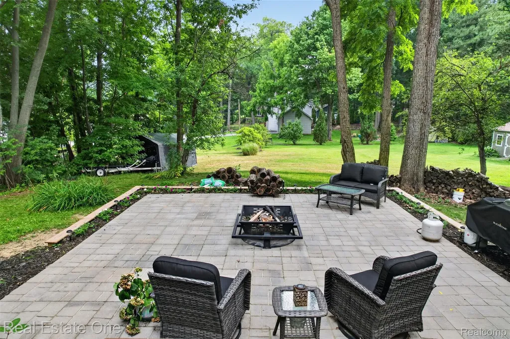 2093 Webster Park Drive Genoa Township MI 48843