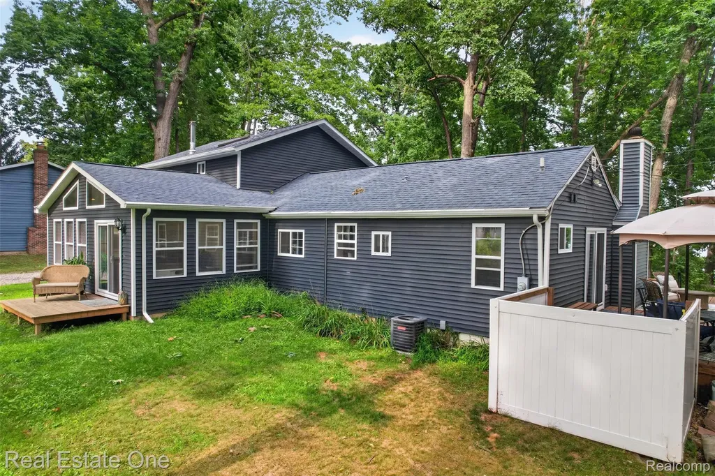 2093 Webster Park Drive Genoa Township MI 48843