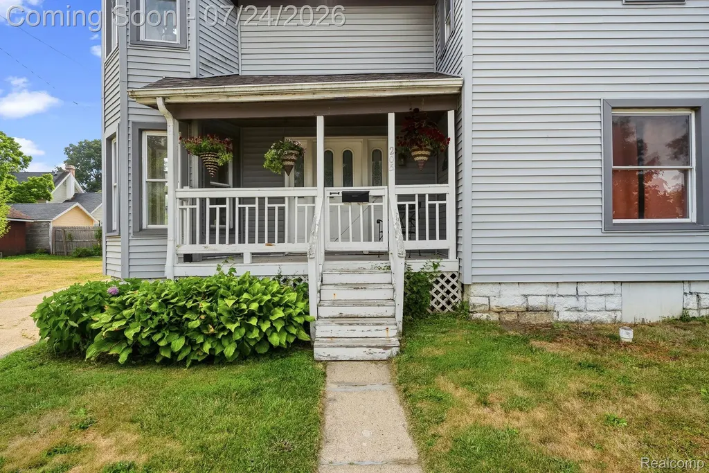 205 N Mackinaw Street Durand City MI 48429