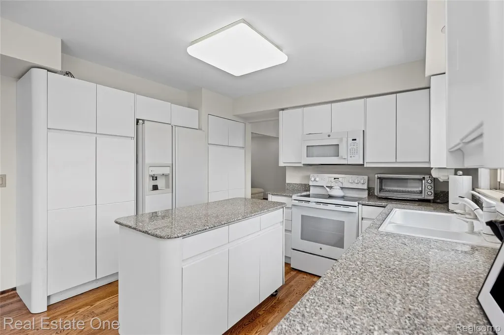 33615 Heritage Hills Drive Farmington Hills City MI 48331