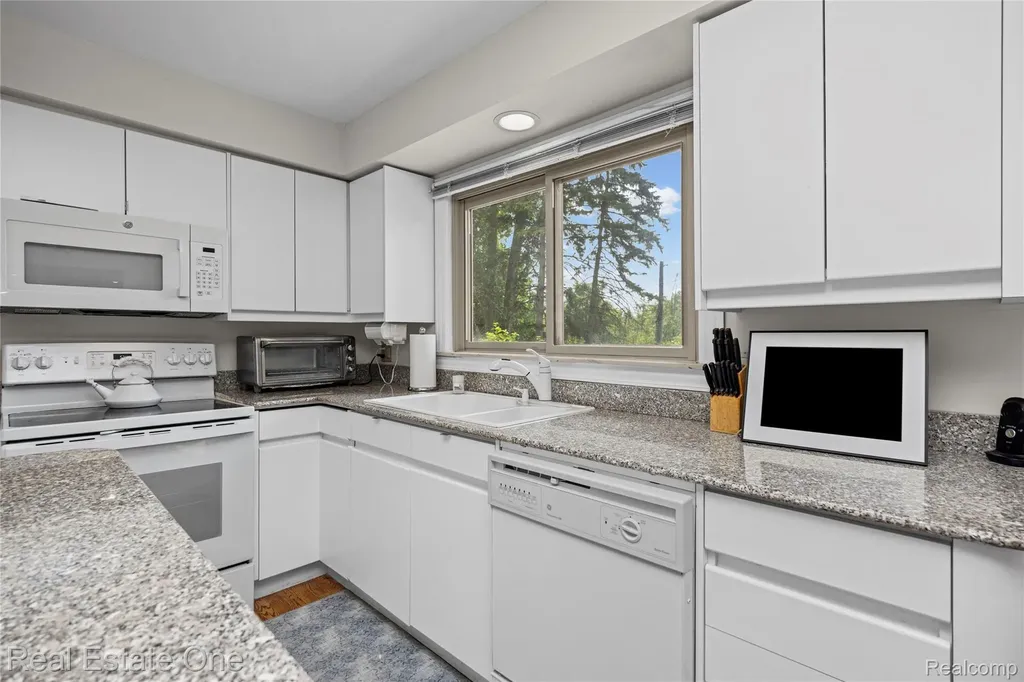 33615 Heritage Hills Drive Farmington Hills City MI 48331