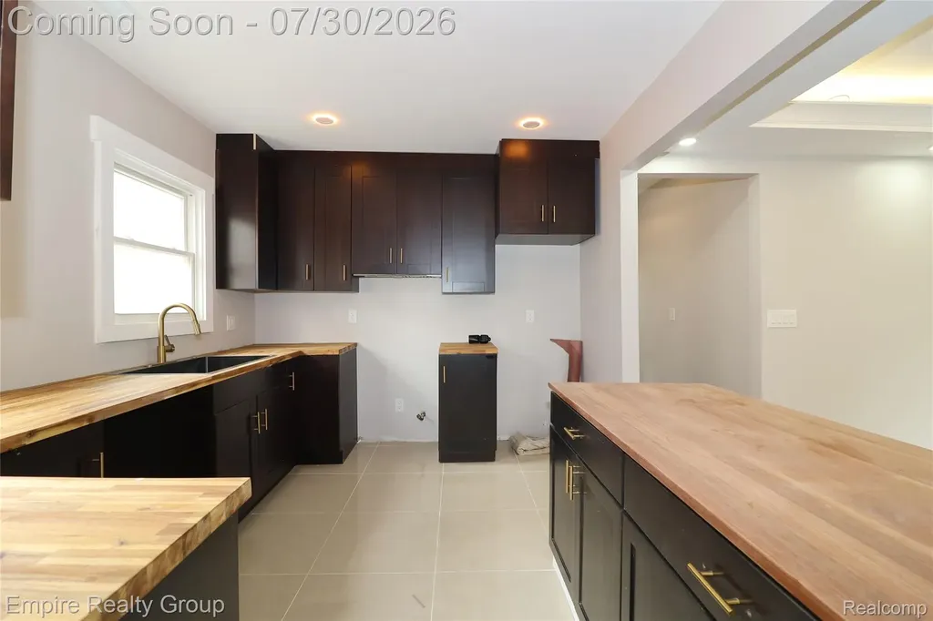 2418 Calvert Street Detroit City MI 48206