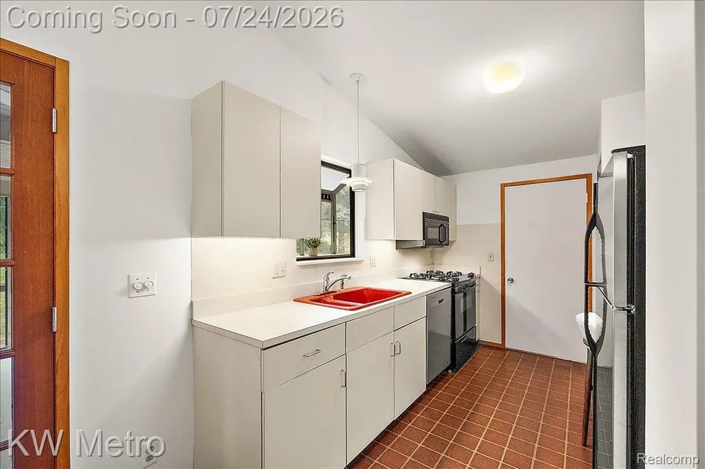2804 Rhineberry Road Rochester Hills City MI 48309