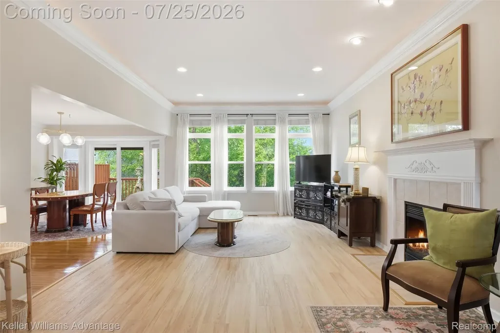 49457 N Glacier Northville Township MI 48168