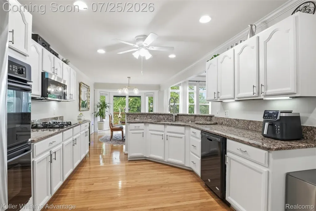49457 N Glacier Northville Township MI 48168