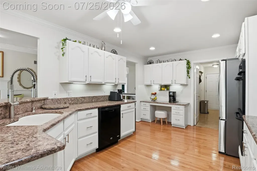 49457 N Glacier Northville Township MI 48168