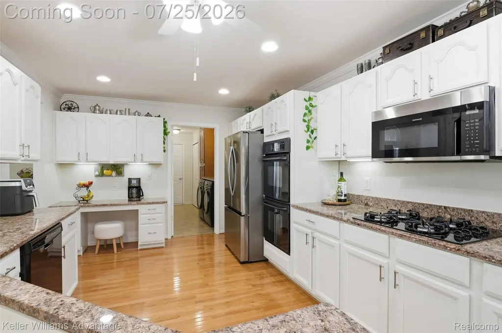 49457 N Glacier Northville Township MI 48168