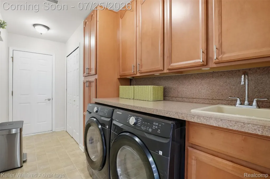 49457 N Glacier Northville Township MI 48168