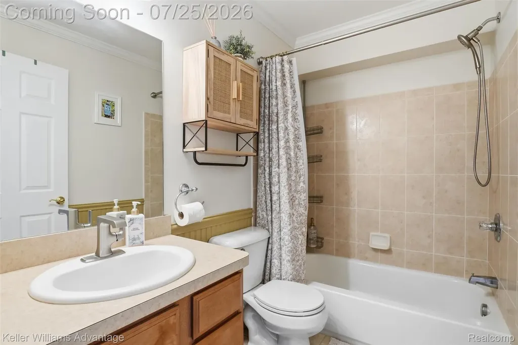 49457 N Glacier Northville Township MI 48168