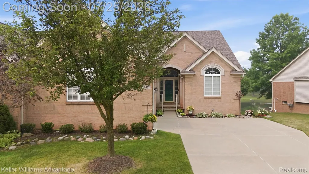 49457 N Glacier Northville Township MI 48168