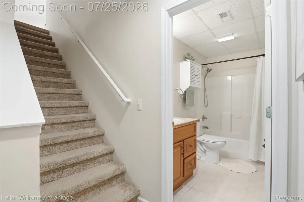 49457 N Glacier Northville Township MI 48168