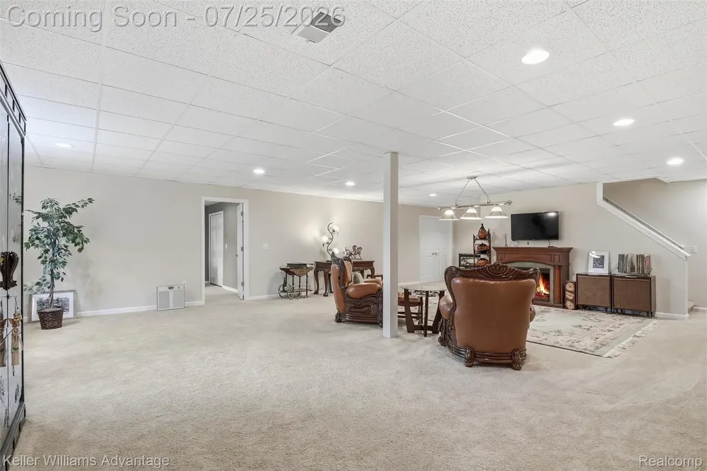 49457 N Glacier Northville Township MI 48168