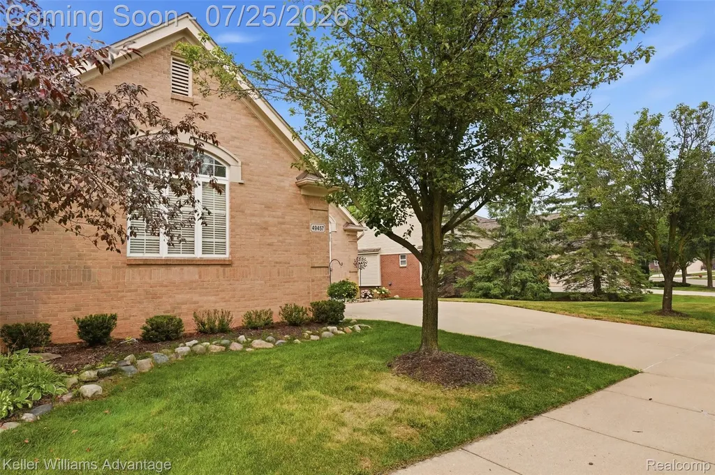49457 N Glacier Northville Township MI 48168