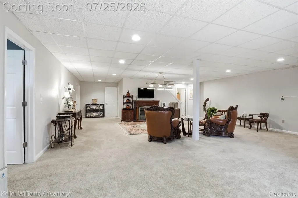 49457 N Glacier Northville Township MI 48168