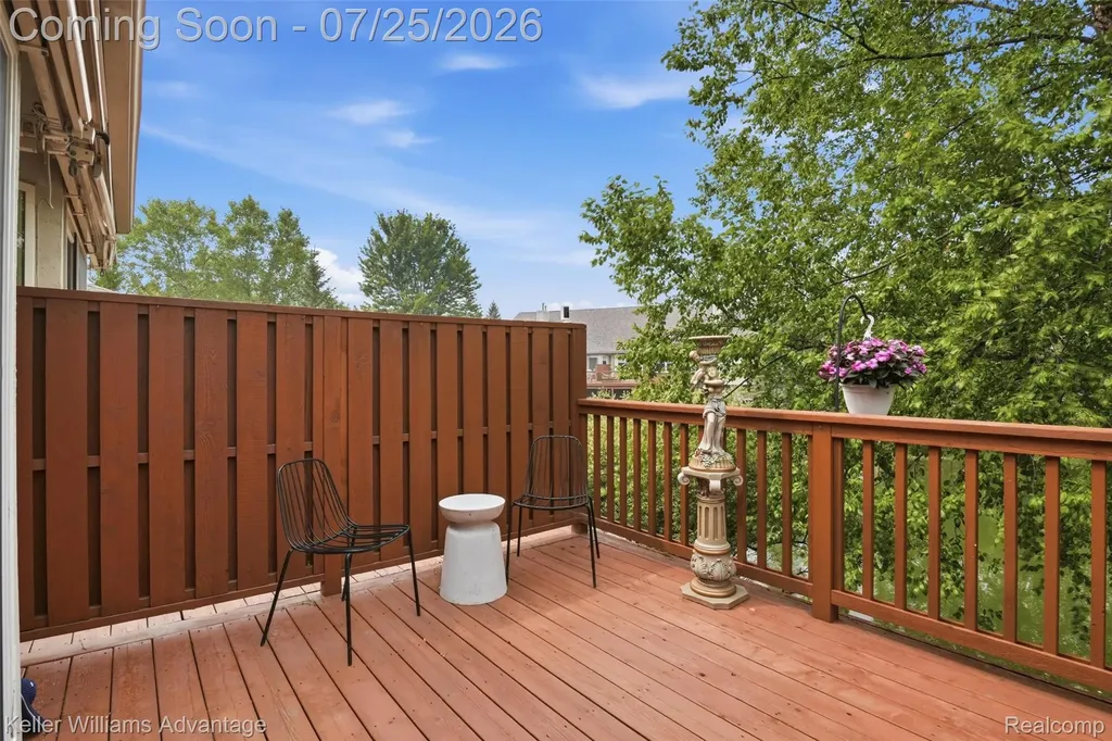 49457 N Glacier Northville Township MI 48168