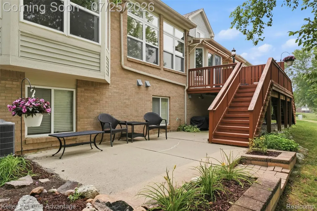 49457 N Glacier Northville Township MI 48168