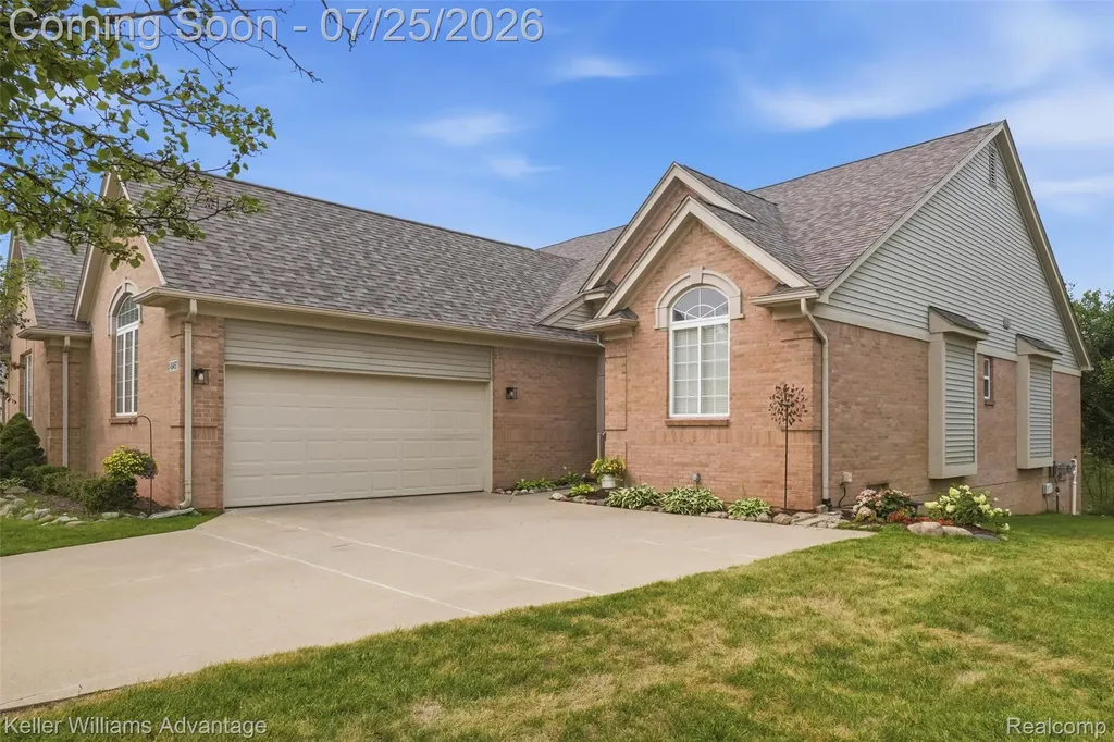 49457 N Glacier Northville Township MI 48168