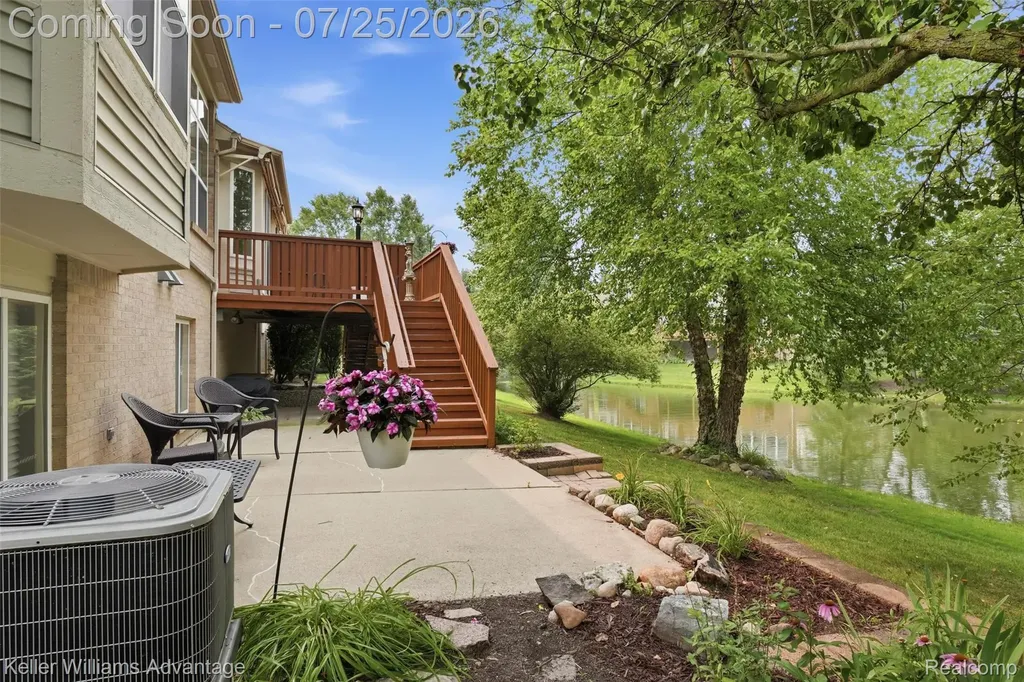 49457 N Glacier Northville Township MI 48168