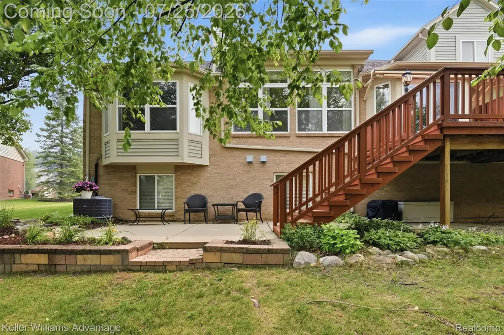 49457 N Glacier Northville Township MI 48168