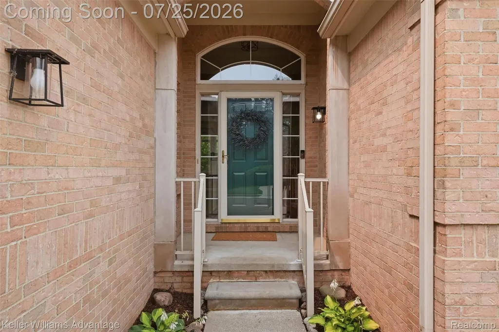 49457 N Glacier Northville Township MI 48168