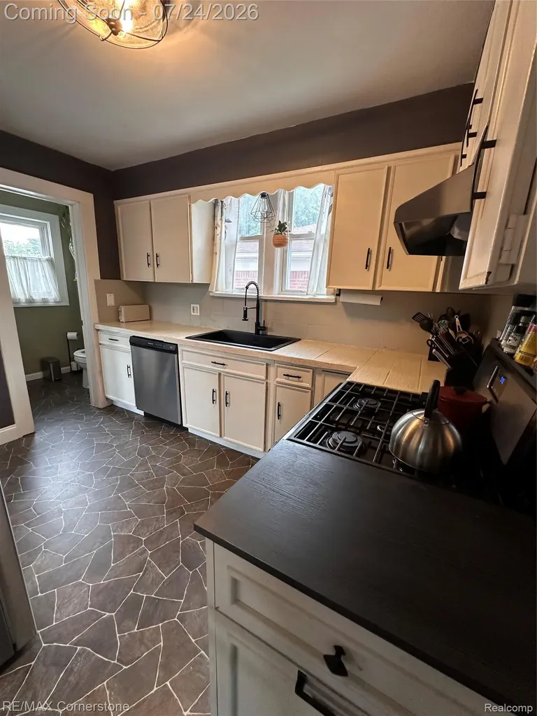 4040 Longtin Avenue Lincoln Park City MI 48146