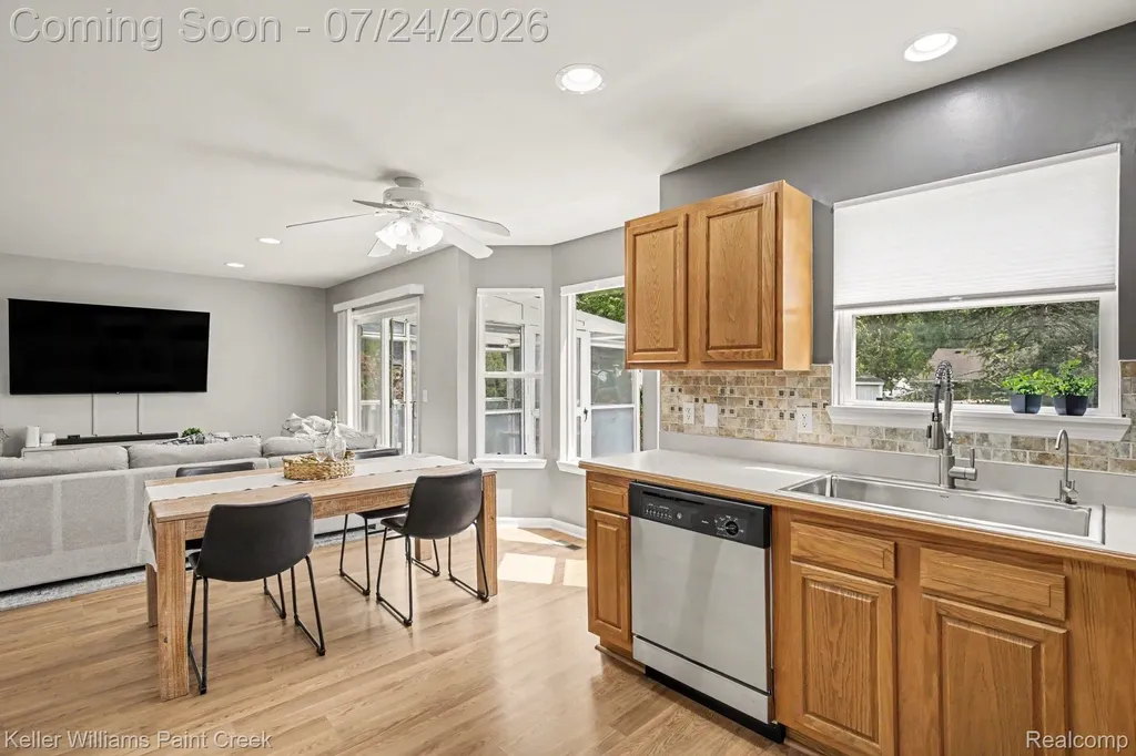4215 Seeden Street Waterford Charter Township MI 48329