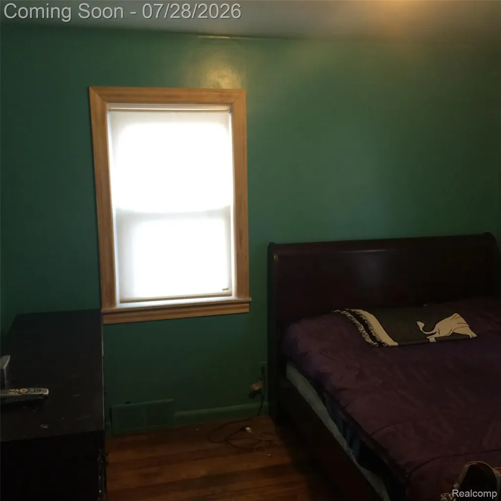 422 W Elza Avenue Hazel Park City MI 48030
