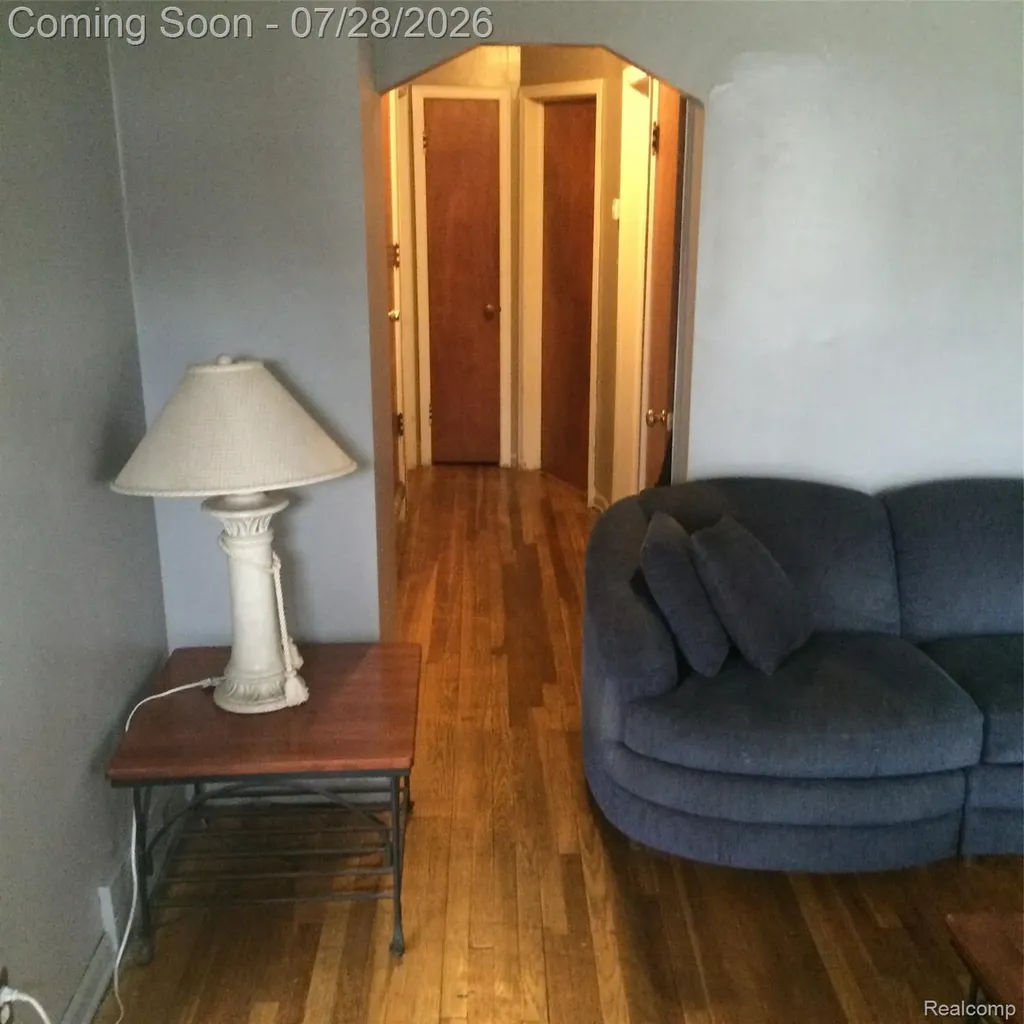 422 W Elza Avenue Hazel Park City MI 48030